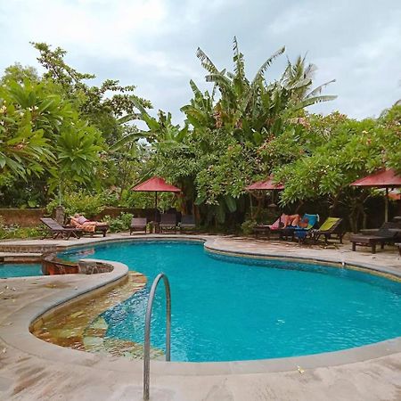 Rini Hotel Lovina  Exterior photo