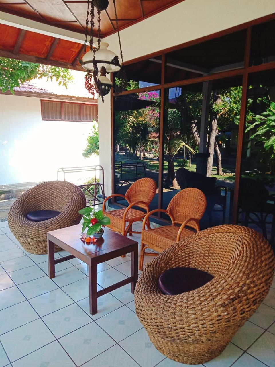 Rini Hotel Lovina  Exterior photo