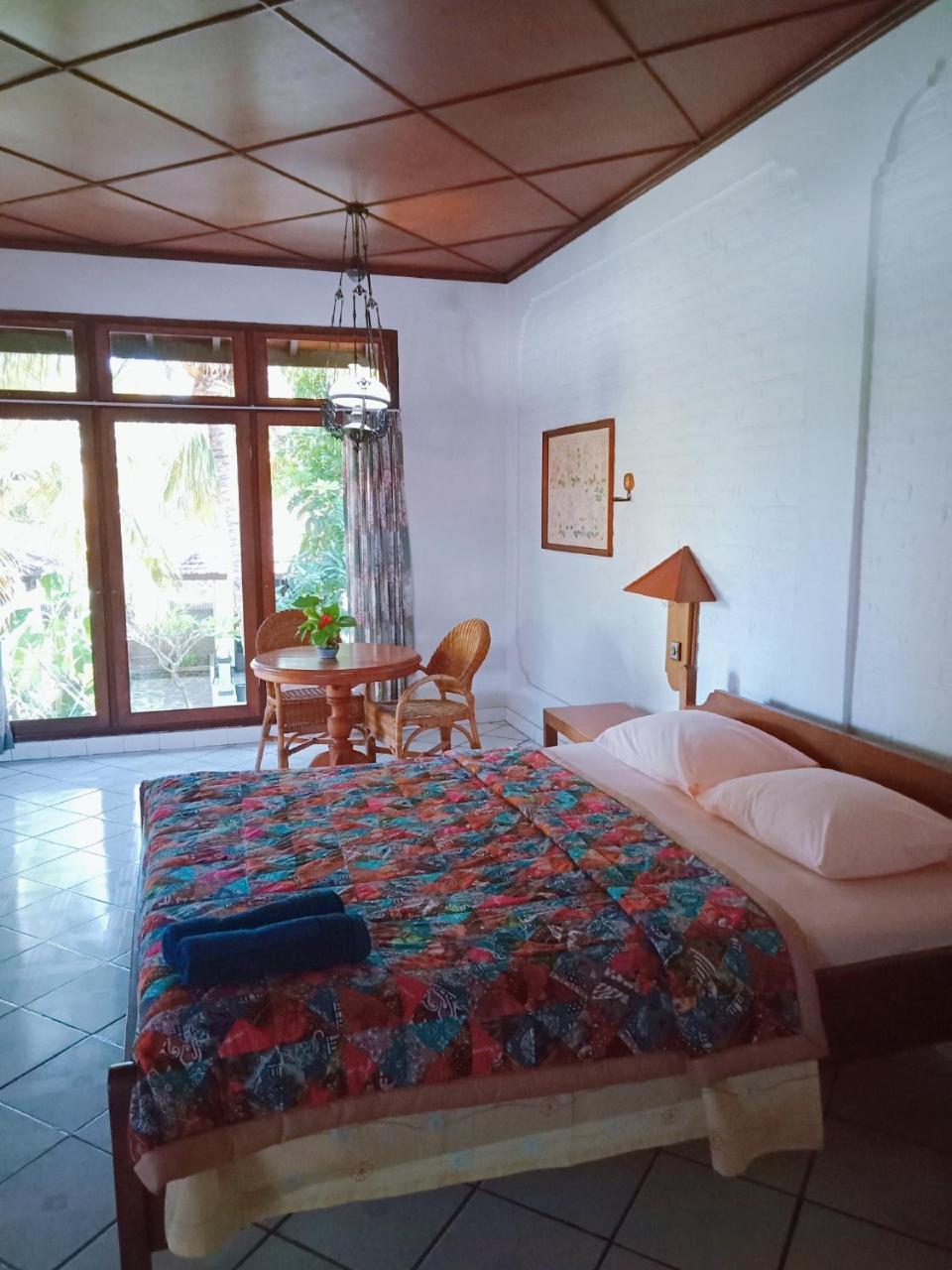 Rini Hotel Lovina  Exterior photo