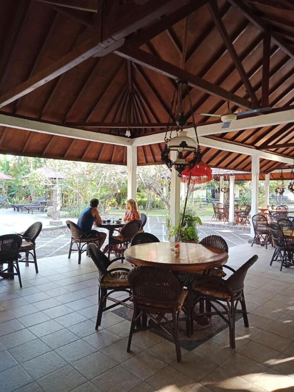 Rini Hotel Lovina  Exterior photo