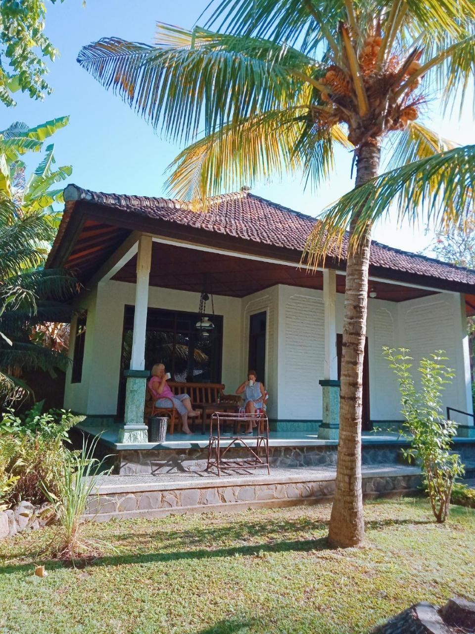 Rini Hotel Lovina  Exterior photo