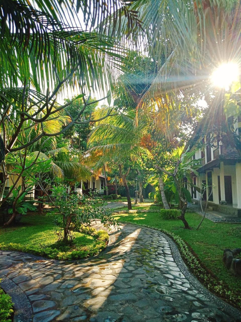Rini Hotel Lovina  Exterior photo