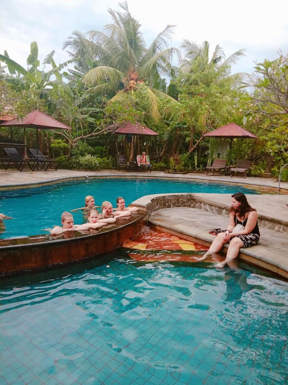 Rini Hotel Lovina  Exterior photo
