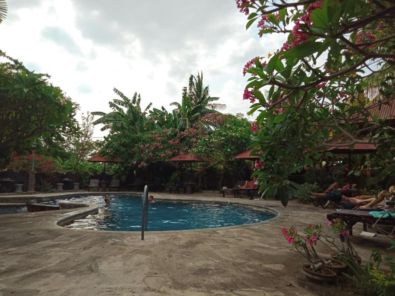 Rini Hotel Lovina  Exterior photo