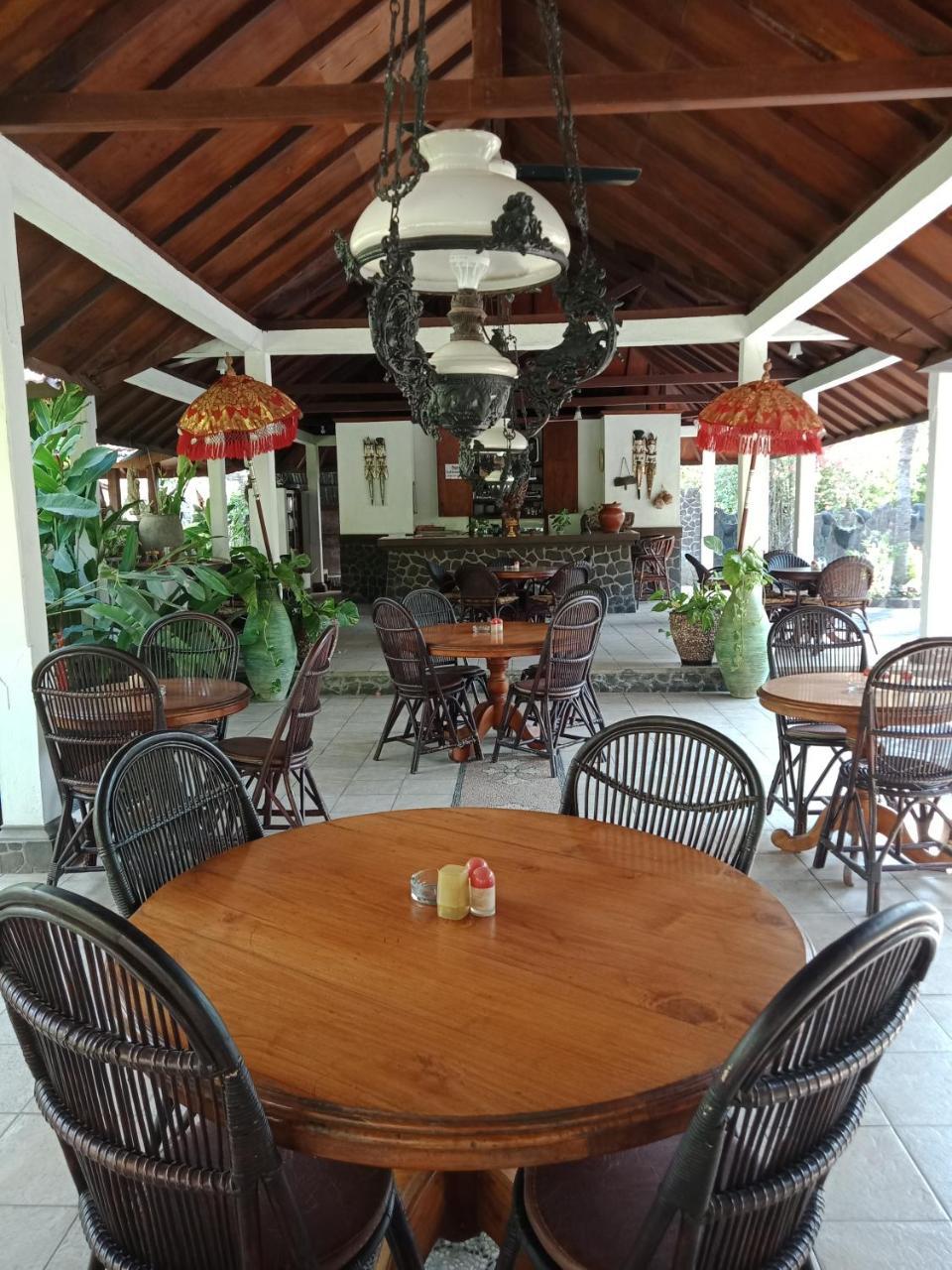 Rini Hotel Lovina  Exterior photo