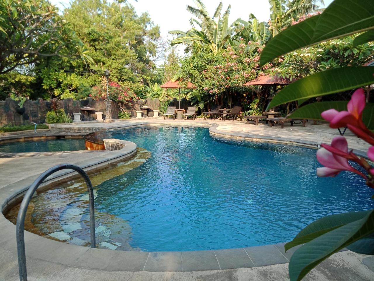 Rini Hotel Lovina  Exterior photo