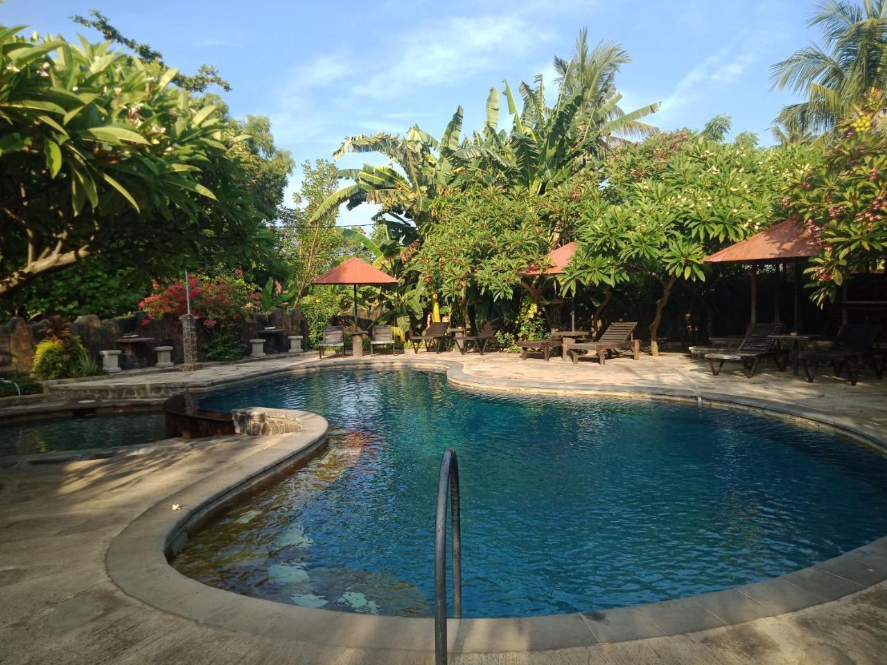 Rini Hotel Lovina  Exterior photo